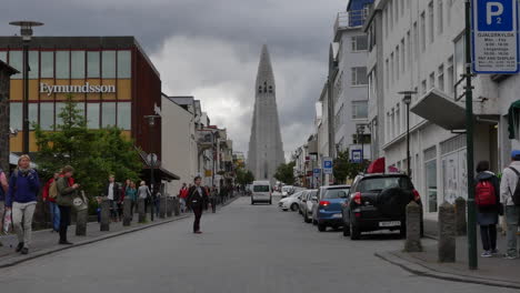 Islandia-Reykjavik-Catedral-Y-Calle-Principal