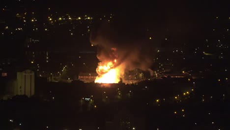 Nordirland-Belfast-Riese-Elfte-Nacht-Lagerfeuer-Flamme-Und-Rauch-In-West-Belfast