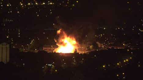 Nordirland-Belfast-Orange-Lagerfeuer-Vergrößern