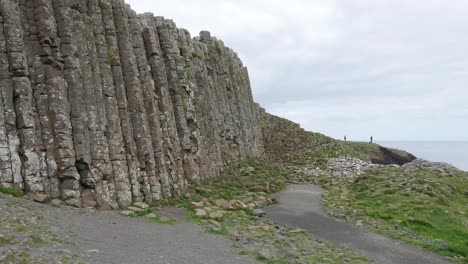 Nordirland-Giants-Causeway-Path-And-Columns