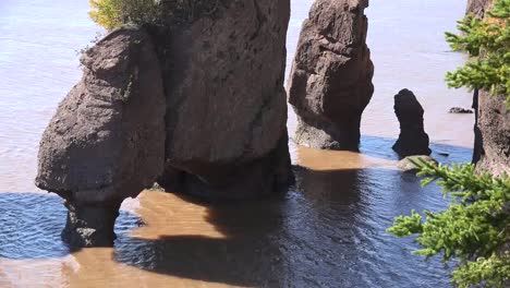 Kanada-Bay-Of-Funday-Tide-Bei-Hopewell-Rocks