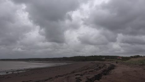 Canadá-Bahía-De-Fundy-Cabo-Chignecto-Norte-Playa-Nubes-Time-lapse