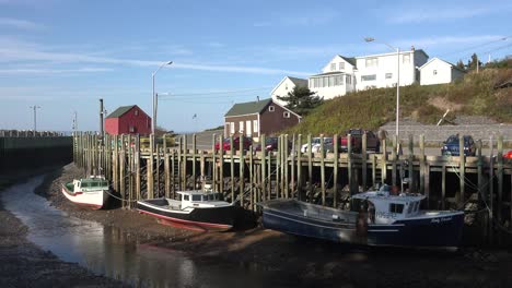 Canada-Bay-Of-Fundy-Boats-Docked-At-Halls-Harbour-Clouds-Low-Tide