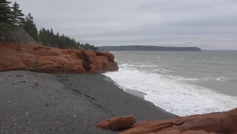 Canada-Bay-Of-Fundy-Red-Rocks-And-Pebble-Beach