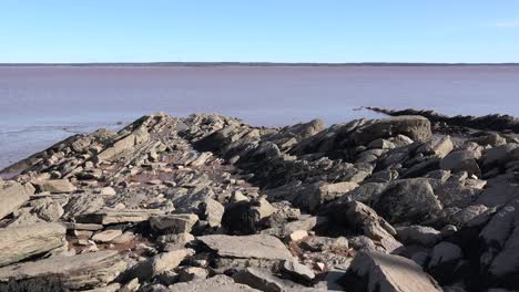 Canadá-Mirando-Desde-Las-Rocas-Sobre-La-Bahía-De-Fundy