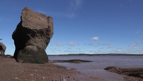 Canadá-Roca-De-Pie-En-Hopewell-Rocks