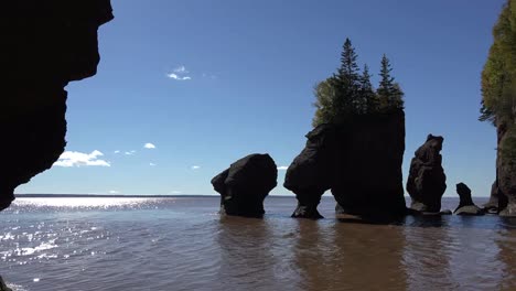 Marea-De-Canadá-Saliendo-En-Las-Rocas-De-Hopewell