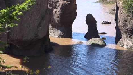 Canada-Tide-Going-Out-At-Landforms-Hopewell-Rocks.Com