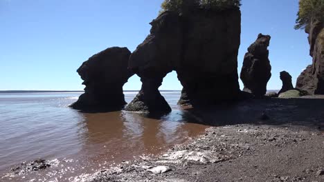 Canada-Tide-Going-Out-From-Hopewell-Rocks
