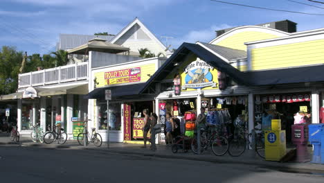 Florida-Key-West-Shops-And-Tourists