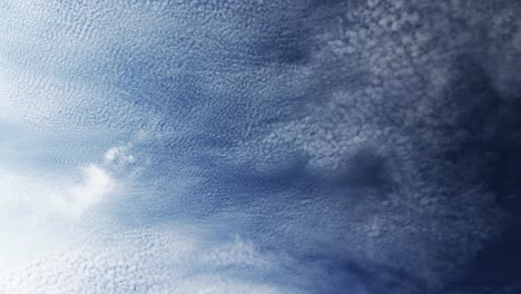 Nubes-De-Gran-Altitud-En-Pequeñas-Formas-Hinchadas-De-Lapso-De-Tiempo-De-Cirrocúmulos