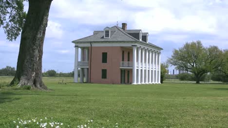 Casa-De-Louisiana-Malus-beauregard-Acercar