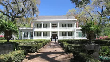 Louisiana-Rosedown-Plantage-Haus-Mit-Touristen-Auf-Gehweg