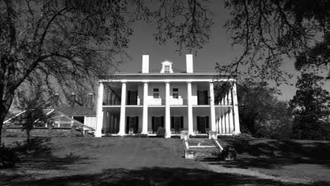 Mississippi-Natchez-Plantation-House-B&W