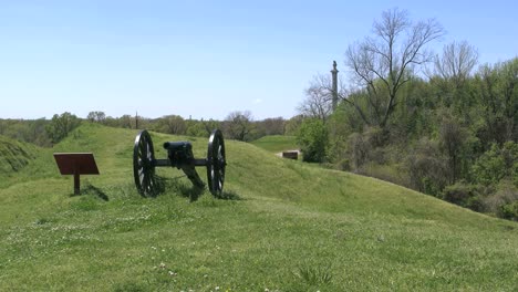 Mississippi-Vicksburg-Campo-De-Batalla-Cañón-En-Montículo