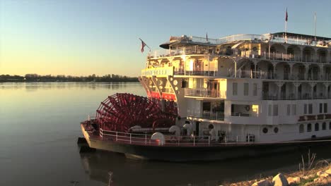 Mississippi-Dampfschiff-Bei-Natchez