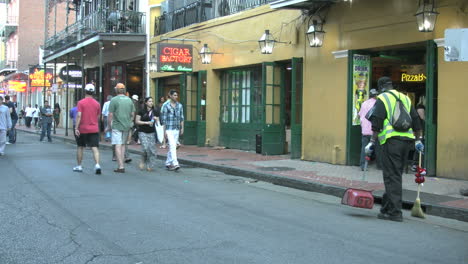 New-Orleans-French-Quarter-Abend-Straßenkehrer