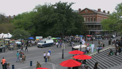 New-Orleans-French-Quarter-Street