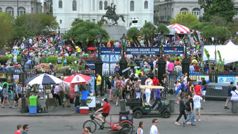 New-Orleans-Jackson-Square-Zeitraffer-Menschenmengen