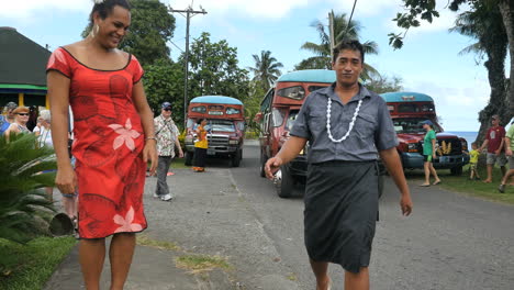 Samoa-Americana-Coloridos-Autobuses-Y-Samoanos