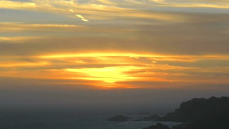 Kalifornien-Küste-Sonnenuntergang-Bunter-Himmel-Zoom-In