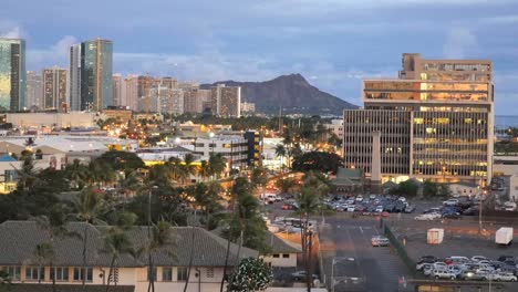 Oahu-Honolulu-Mit-Diamantkopf-In-Der-Abenddämmerung