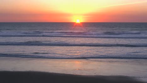 Oregon-Coastal-Sunset-With-Waves