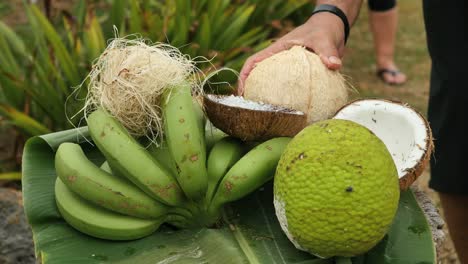 Samoa-Essen-Mit-Der-Hand