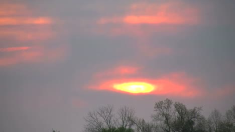 Sonnenuntergang-Durch-Wolken