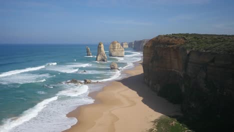 Australien-Great-Ocean-Road-12-Apostel-Morgenansicht-Mit-Strand