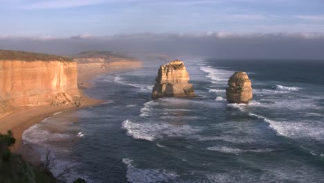 Australien-Great-Ocean-Road-12-Apostel-Meer-Stapelt-Goldenes-Licht-Nach-Osten