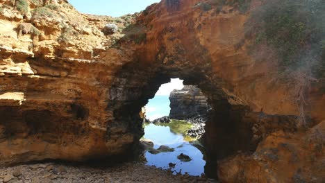 Australien-Great-Ocean-Road-Grotte-Im-Inneren