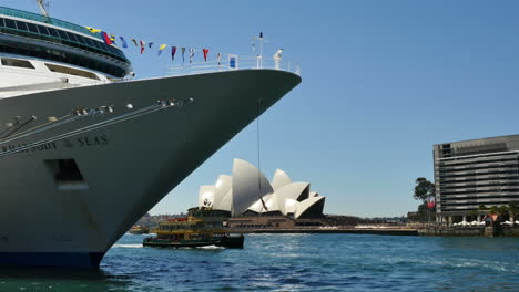 Australien-Sydney-Opera-House,-Kreuzfahrtschiff-Und-Fähre