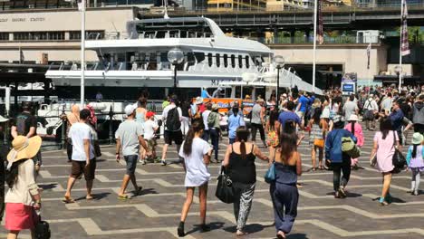 Australien-Sydney-Leute-Zu-Fuß-Entlang-Der-Waterfront