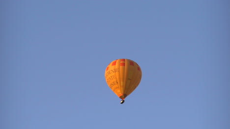 Australien-Ballon-Schwebt-Nach-Unten