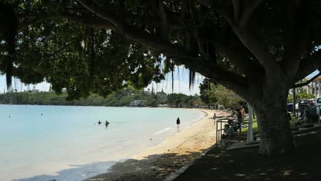 Neukaledonien-Noumea-Menschen-In-Der-Lagune