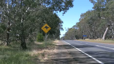 Australia-Road-Con-Canguro-Signo-Y-Motocicleta