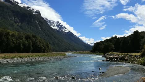 Vista-Al-Río-Fiordland-De-Nueva-Zelanda