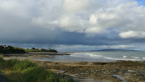 Neuseeland-Kaka-Point-Drohende-Wolken-über-Dem-Meer