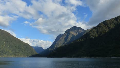 Nueva-Zelanda-Milford-Sonido-Entrada-Desde-Barco