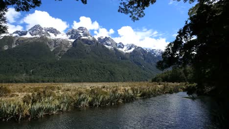 New-Zealand-Mirror-Lakes-With-Mountains-Fiordland