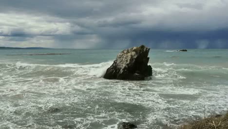 New-Zealand-Rock-Rain-And-Waves