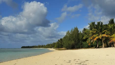 Aitutaki-Sandy-Beach-And-Cloud