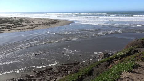 California-Salmon-Creek-Marea-Bore-En-La-Desembocadura-Del-Río