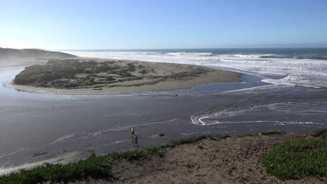 California-Salmon-Creek-Marea-Bore-Con-Pareja