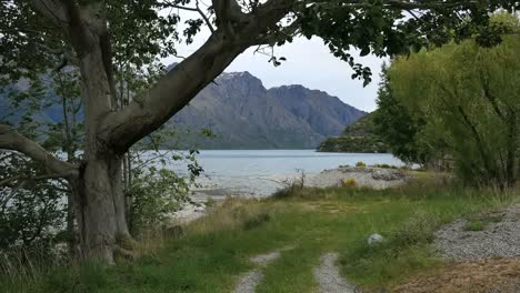 Nueva-Zelanda-Lago-Wakatipu-Y-Carril