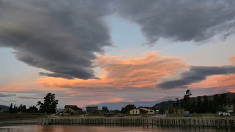 Nueva-Zelanda-Tarde-Nubes-Pisa-Amarres-Lapso-De-Tiempo