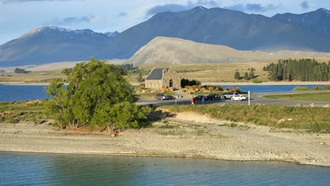 Neuseeland-Historische-Kirche-Und-Touristen-Tekapo