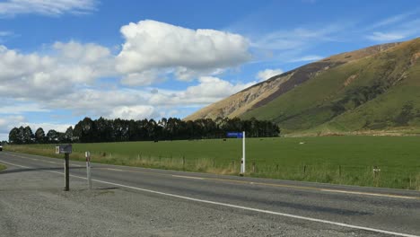 Neuseeland-Straße-Mit-Beschilderung