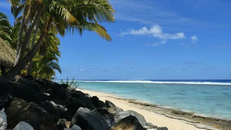 Rarotonga-Strand-Und-Wellen-Am-Riff